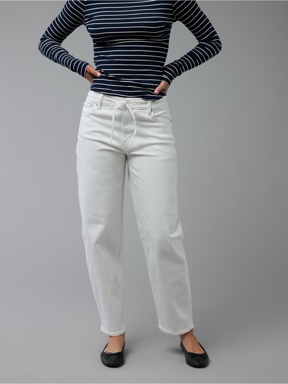 AMERICAN EAGLE AE Stretch Barrel Jeans in White Size 2 *No belt*
